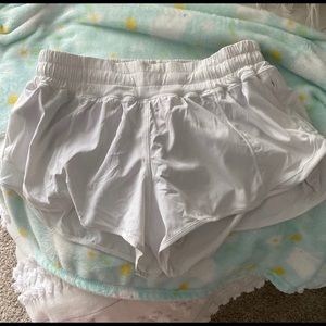 lululemon 2.5 inch hotty hots (white)
